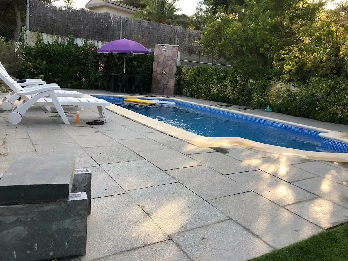 Villa Casa Bella Vista en montaña con vistas al mar y piscina privada Cunit
