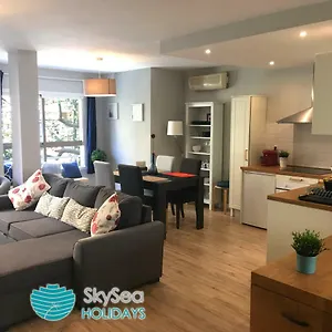 https://sky-sea-holidays-malaga-victoria.1costadelsol.com
